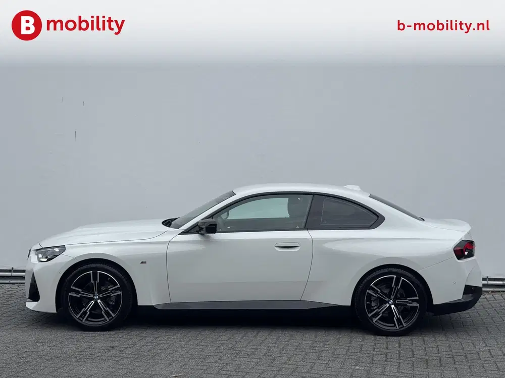 BMW 2-serie 2 Serie Coupé 220i High Executive M-Sport uit 2025, foto 2