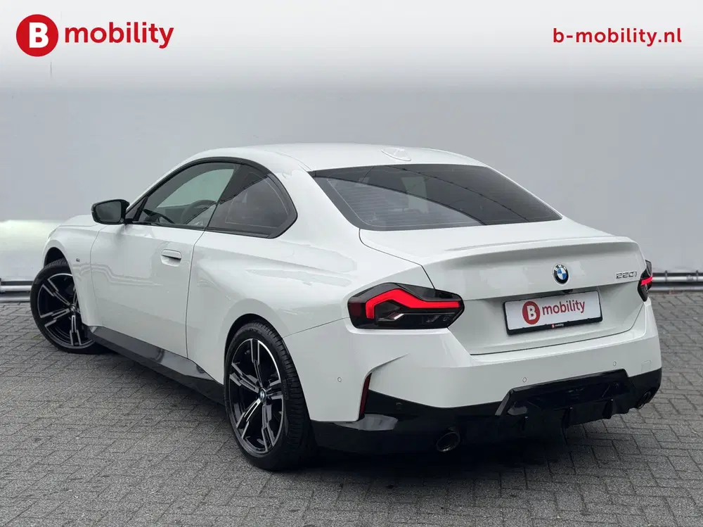 BMW 2-serie 2 Serie Coupé 220i High Executive M-Sport uit 2025, foto 4
