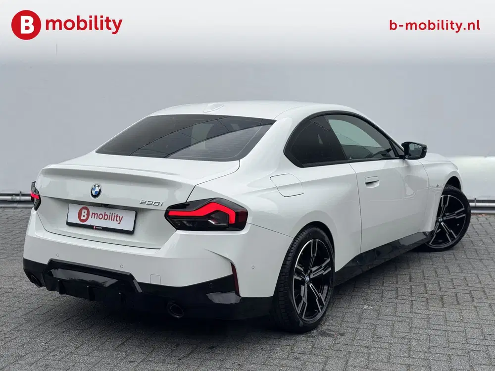 BMW 2-serie 2 Serie Coupé 220i High Executive M-Sport uit 2025, foto 5