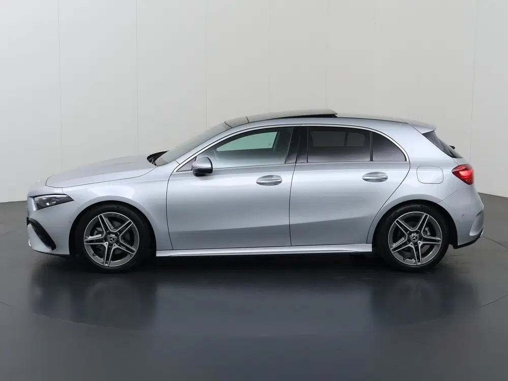 Mercedes-Benz A-Klasse 180 Star Edition AMG Line uit 2025, foto 5