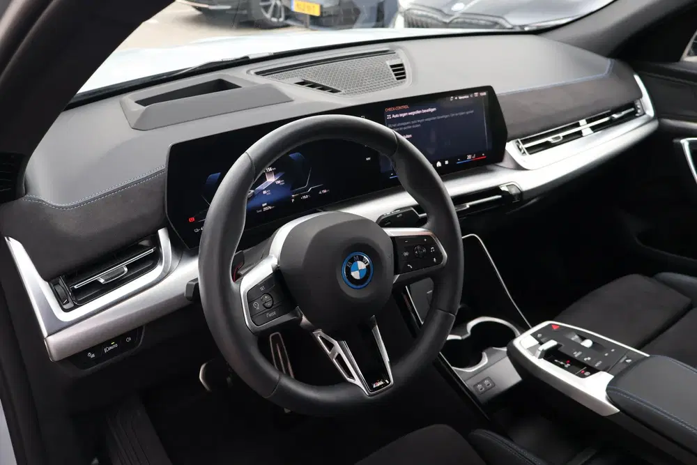 BMW iX2 eDrive20 M Sport uit 2025, foto 15