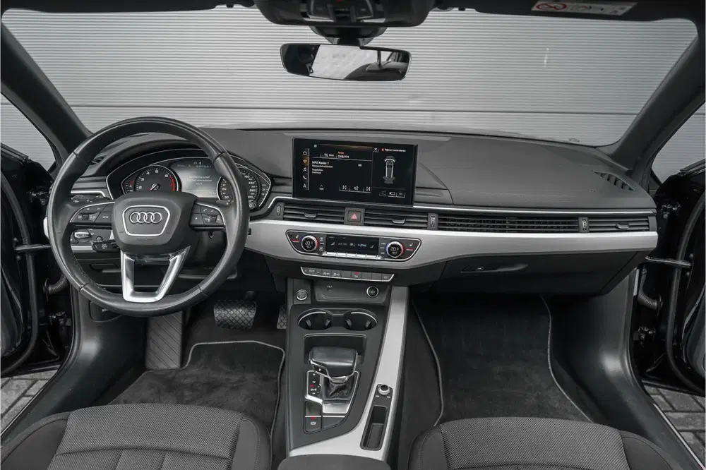 Audi A4 40 TFSI S Edition Competition Pano ACC Sto uit 2021, foto 2
