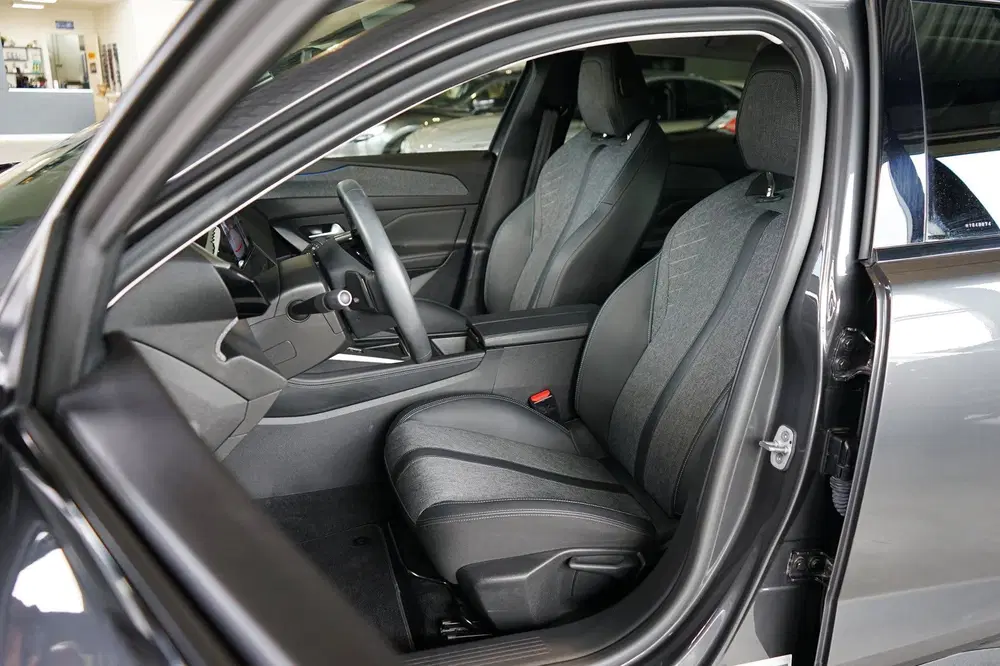 Peugeot 408 1.2 PureTech Allure Pack 130 uit 2023, foto 5