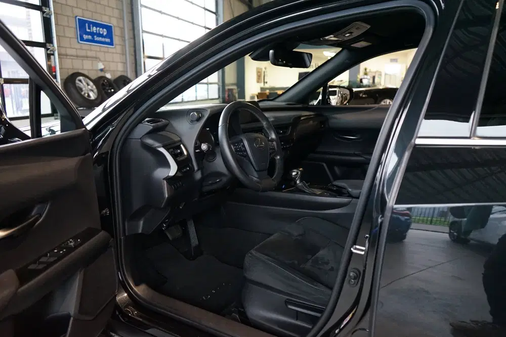 Lexus UX 250h CARPLAY uit 2019, foto 4