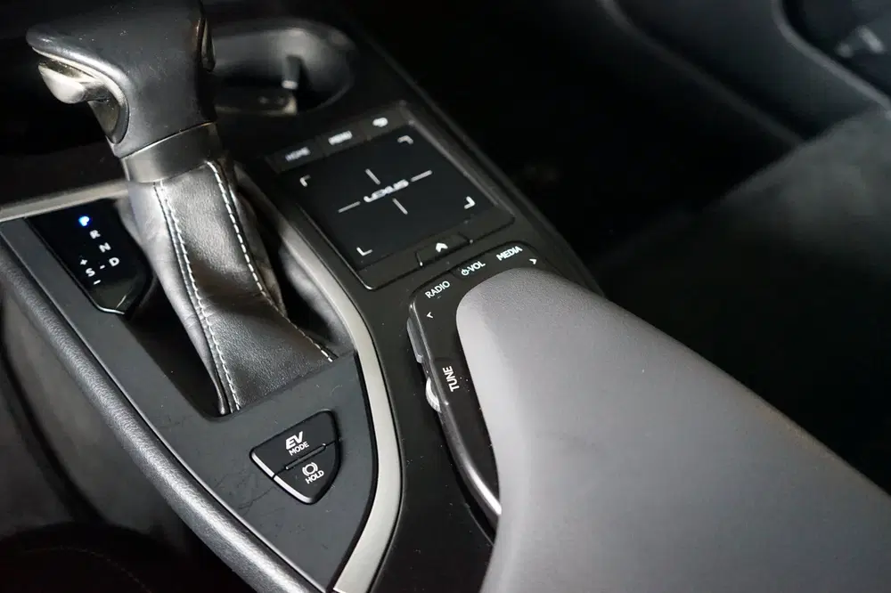 Lexus UX 250h CARPLAY uit 2019, foto 8