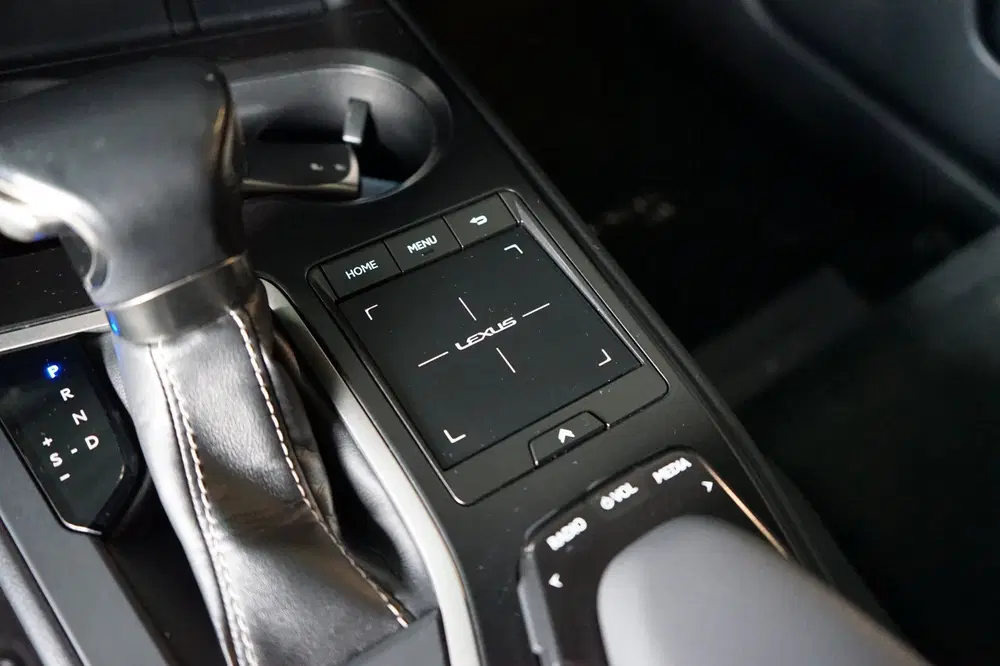 Lexus UX 250h CARPLAY uit 2019, foto 9