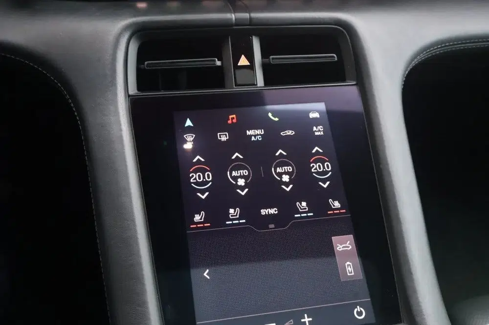 Porsche Taycan 381pk Performance 84kWh uit 2023, foto 11