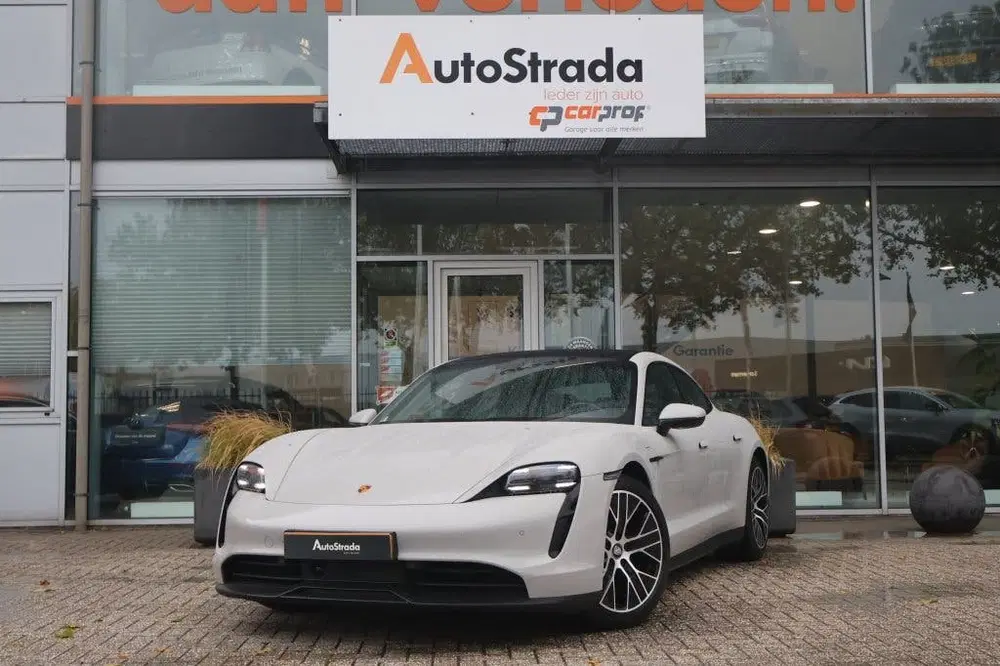 Porsche Taycan 381pk Performance 84kWh uit 2023, foto 3