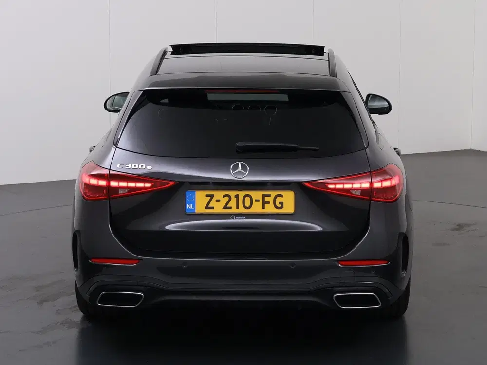 Mercedes-Benz C-Klasse 300 e AMG Line uit 2024, foto 4