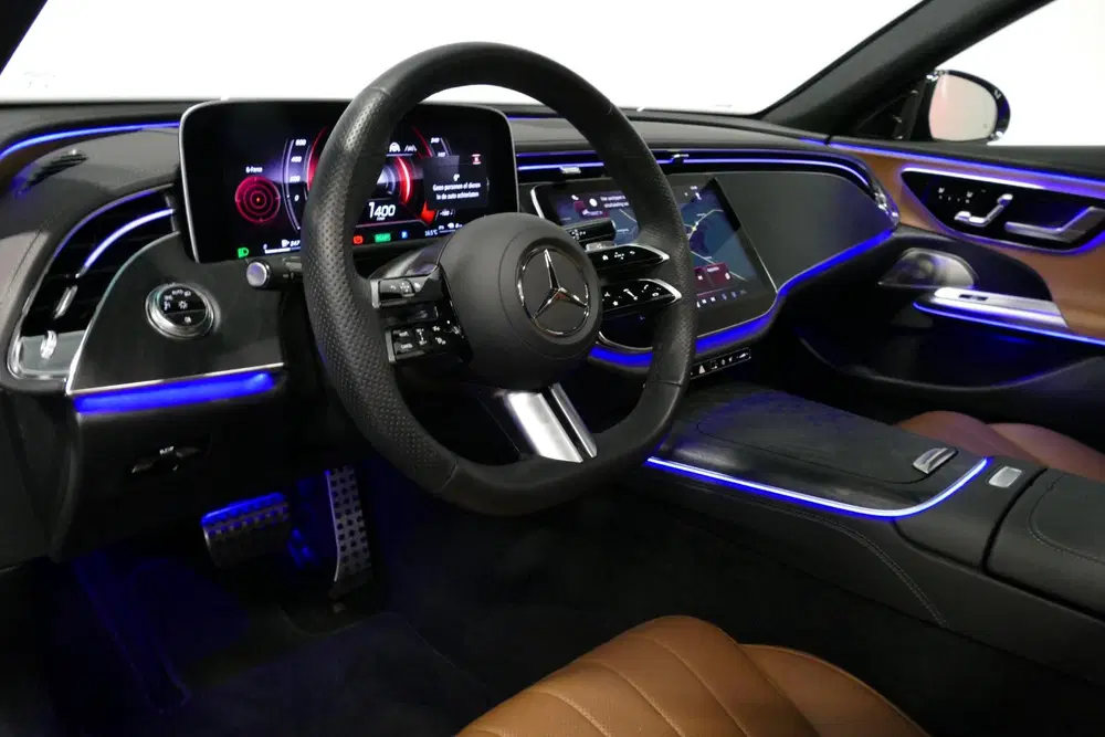 Mercedes-Benz E-Klasse 300 e AMG Line uit 2025, foto 6