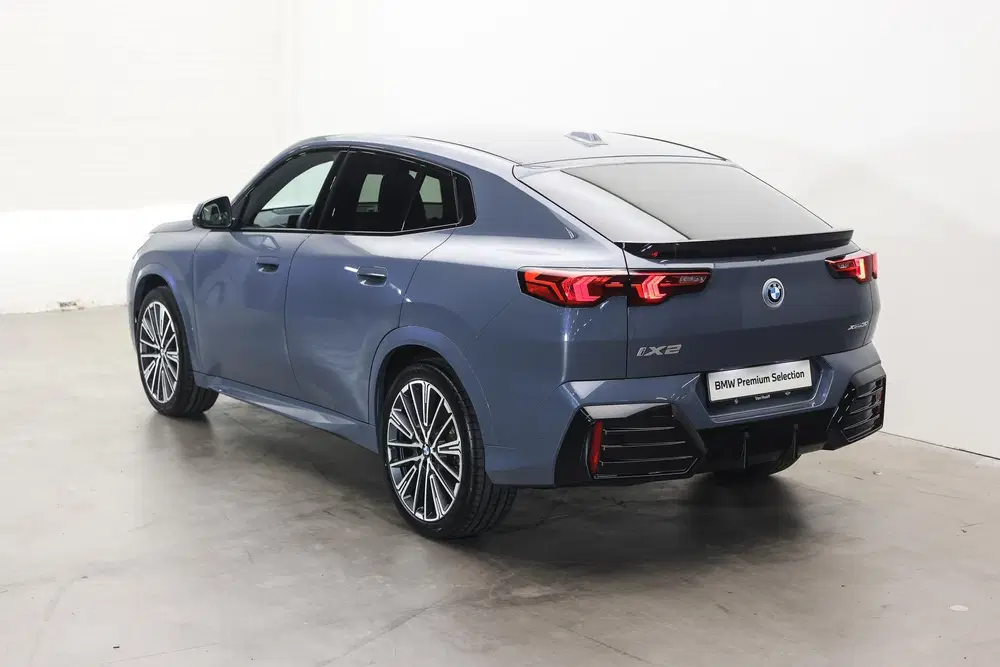 BMW iX2 xDrive30 M Sport uit 2025, foto 2