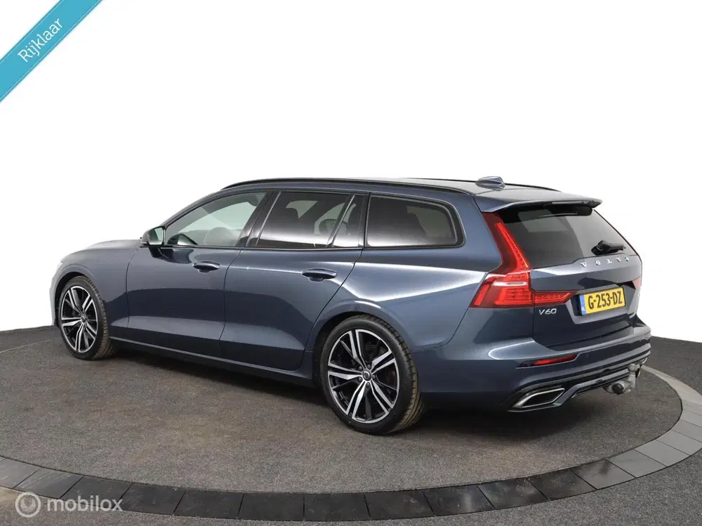 Volvo V60 2.0 T4 R-Design uit 2019, foto 2