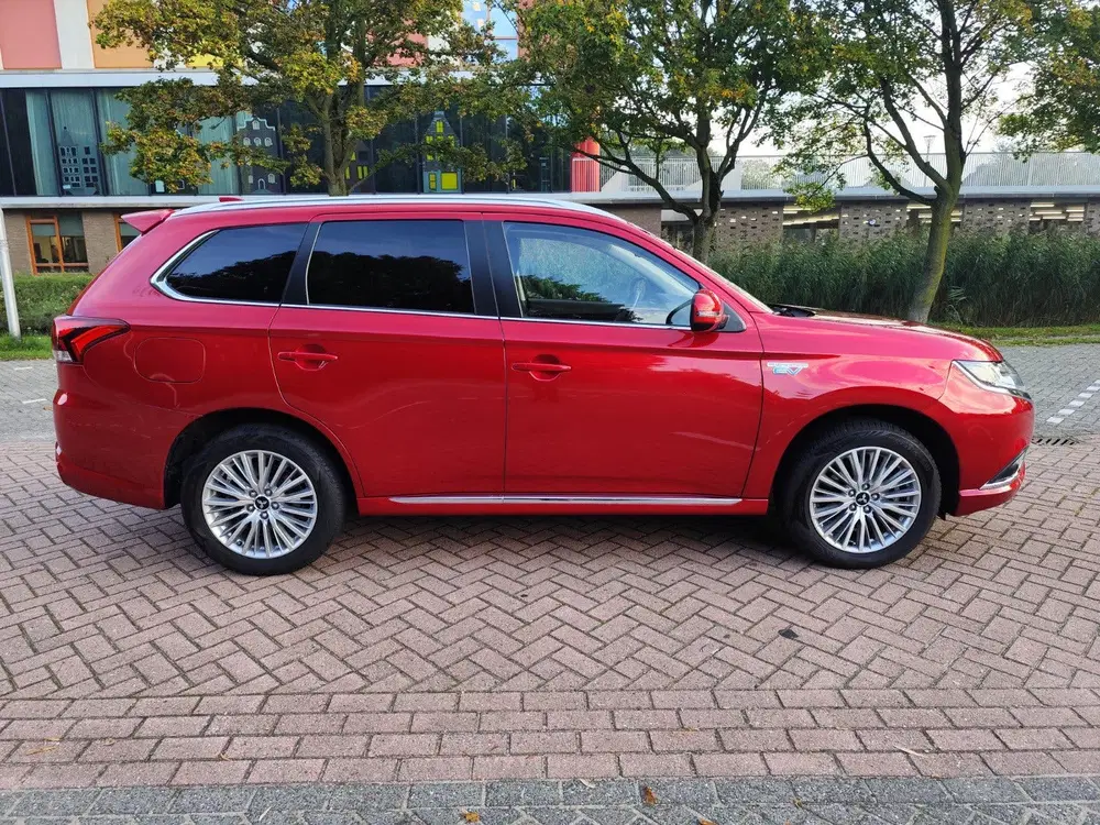 Mitsubishi Outlander 2.4 Dohc Mivec Phev 240pk 4WD Aut 2020 uit 2020, foto 3