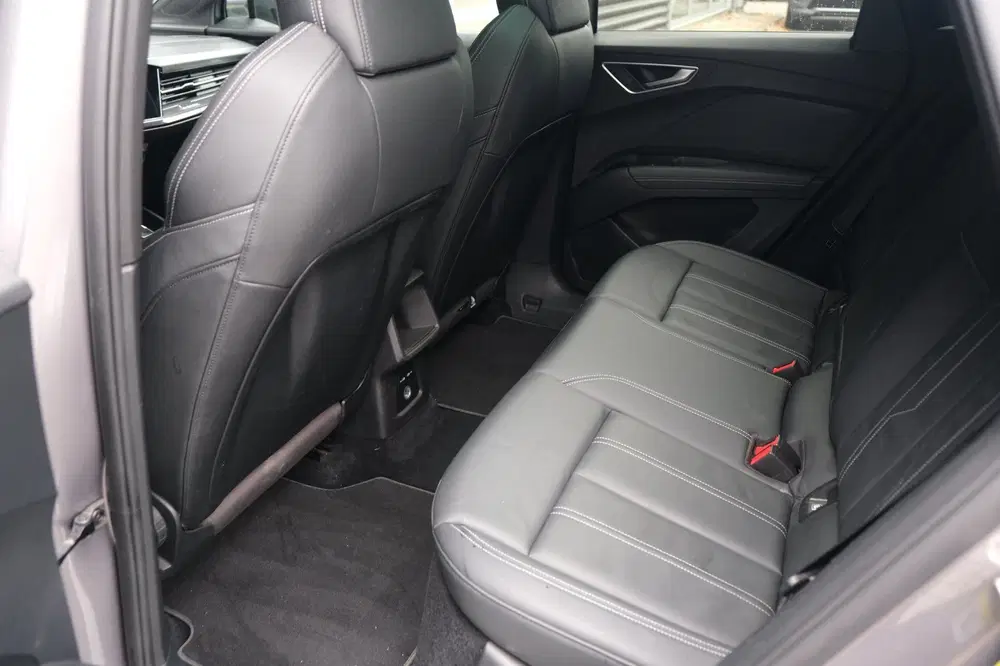 Audi Q4 e-tron 40 204pk 90% SOH 2x s-line Pano Leder Trek uit 2021, foto 10