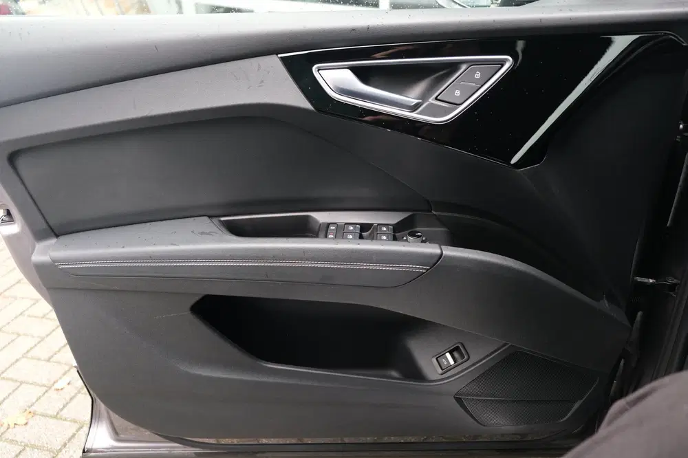 Audi Q4 e-tron 40 204pk 90% SOH 2x s-line Pano Leder Trek uit 2021, foto 13
