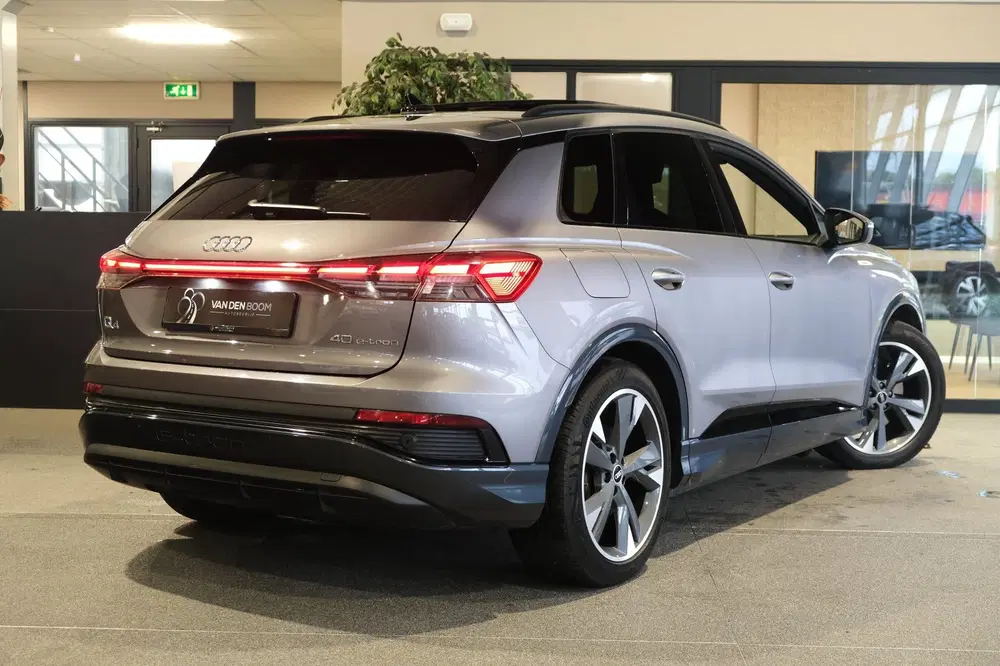 Audi Q4 e-tron 40 204pk 90% SOH 2x s-line Pano Leder Trek uit 2021, foto 2
