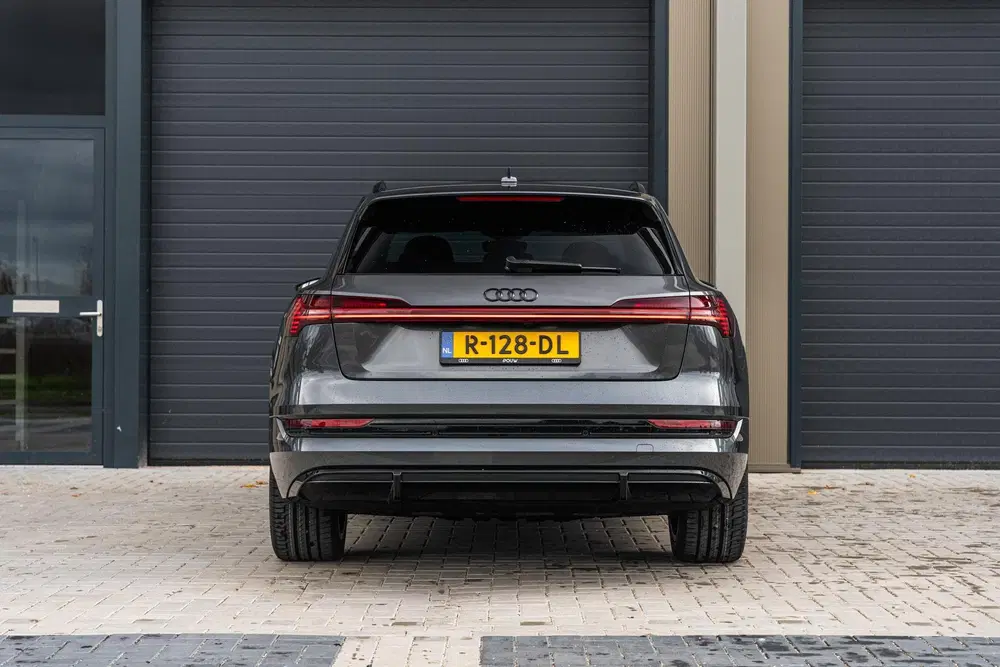 Audi e-tron 55 408pk Quattro S edition 95 kWh uit 2022, foto 12