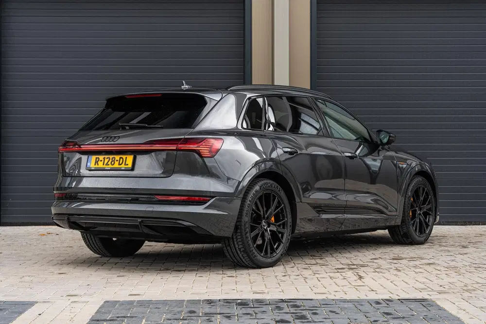 Audi e-tron 55 408pk Quattro S edition 95 kWh uit 2022, foto 2