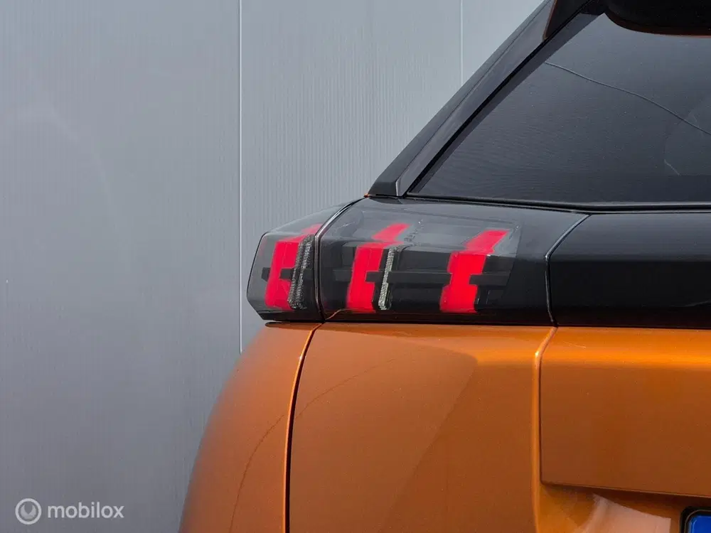Peugeot 2008 1.2 PURETECH ALLURE AUTOMAAT uit 2021, foto 11