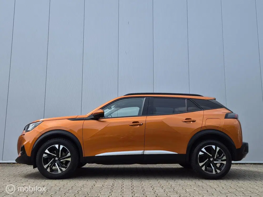 Peugeot 2008 1.2 PURETECH ALLURE AUTOMAAT uit 2021, foto 2