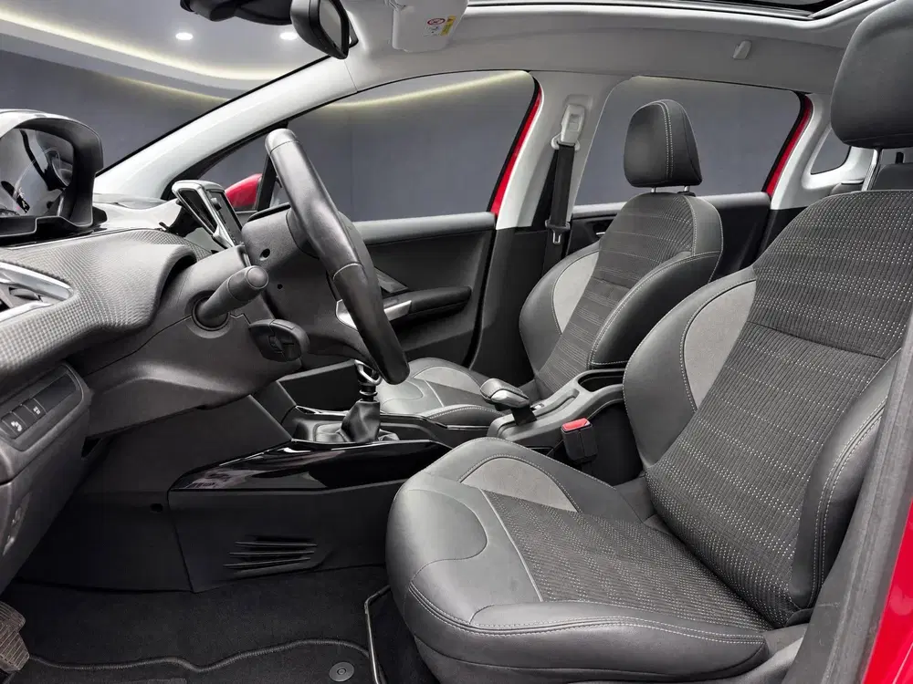 Peugeot 2008 1.2 PureTech Allure met Panorama dak Led D uit 2019, foto 12