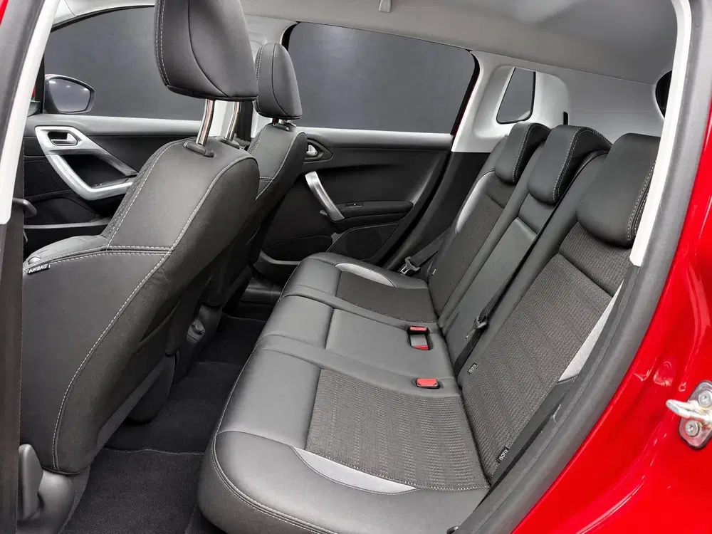 Peugeot 2008 1.2 PureTech Allure met Panorama dak Led D uit 2019, foto 13