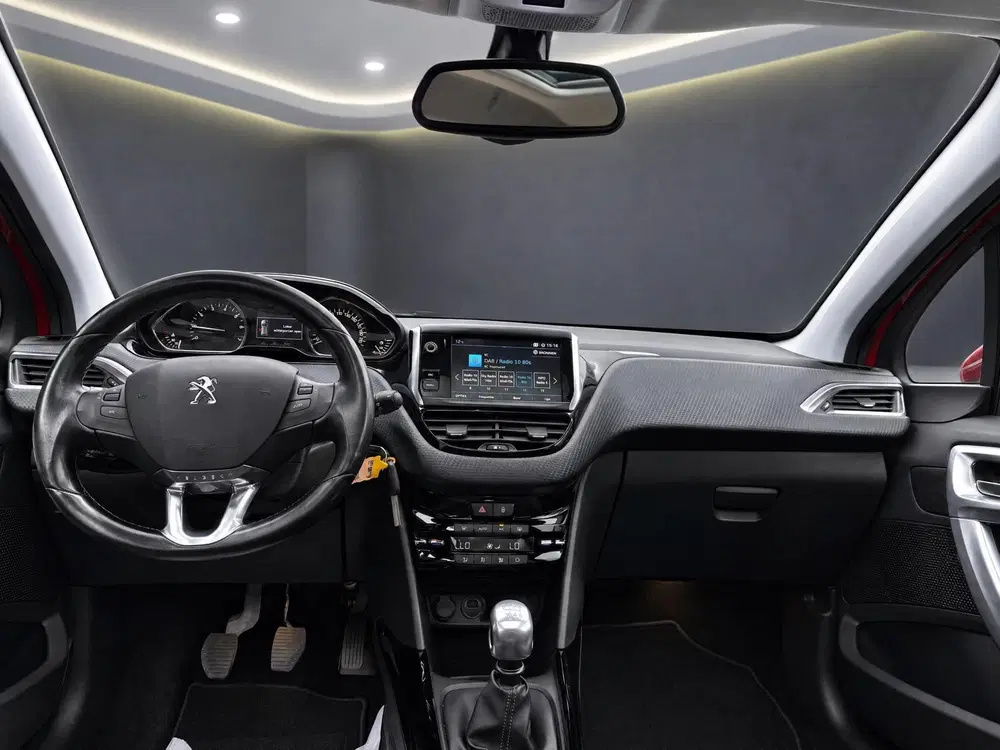 Peugeot 2008 1.2 PureTech Allure met Panorama dak Led D uit 2019, foto 14
