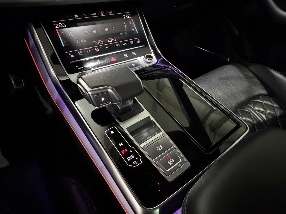 Audi Q8 55 TFSIe Quattro S Line uit 2023, foto 11