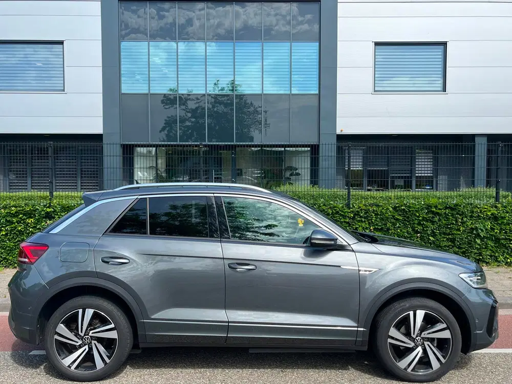Volkswagen T-Roc 1.5 TSI R-Line Business+ Automaat Navigati uit 2022, foto 2