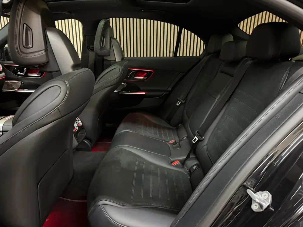 Mercedes-Benz C-Klasse 200 AMG Line 2024 PANO LED CAMERA CAR uit 2024, foto 14