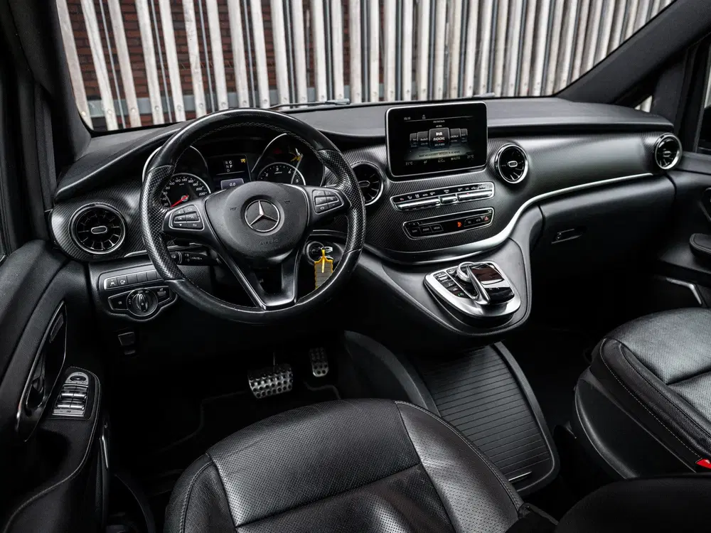 Mercedes-Benz V-Klasse V300d LANG 7-Pers. AMG uit 2019, foto 9