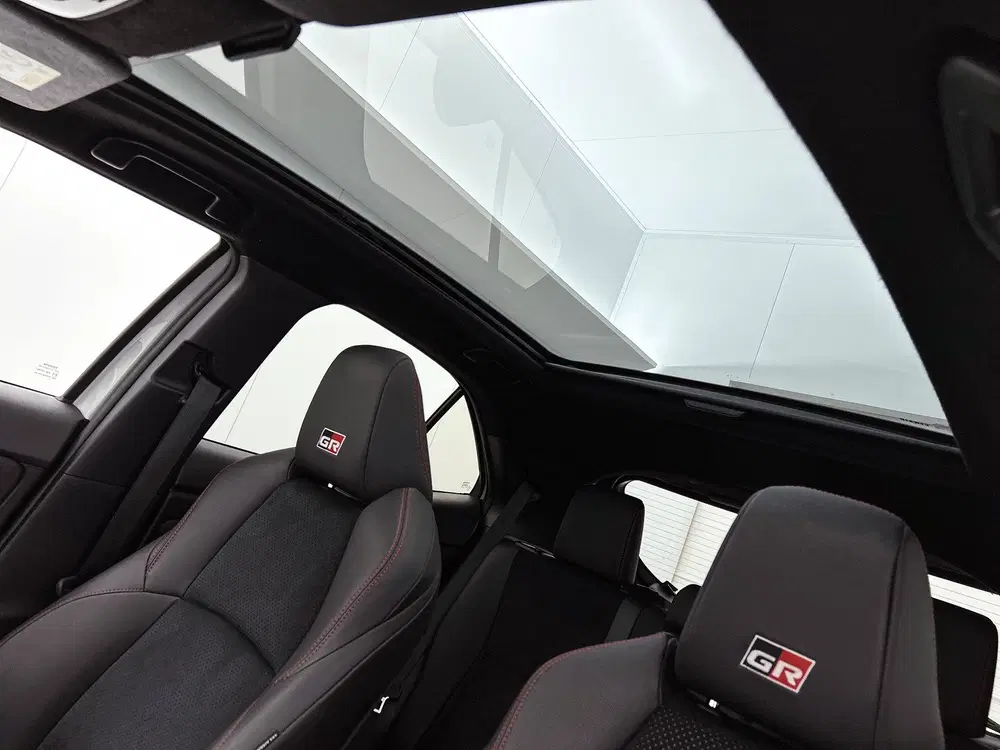 Toyota Yaris Cross 1.5 Hybrid GR Sport uit 2023, foto 4