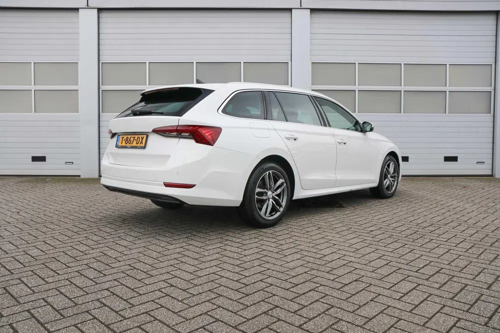 Skoda Octavia 1.0 e-TSI 110pk Business Edition Plus uit 2023, foto 2