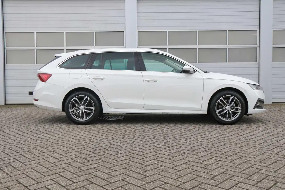 Skoda Octavia 1.0 e-TSI 110pk Business Edition Plus uit 2023, foto 3