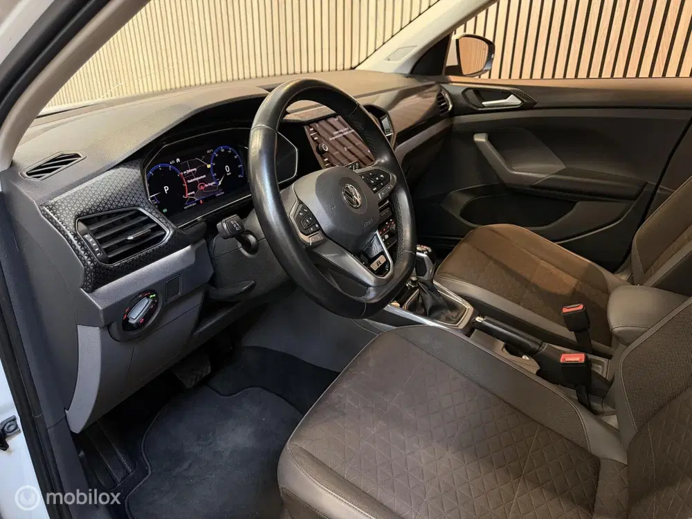 Volkswagen T-Cross 1.0 TSI DSG R-Line BEATS VIRTUAL CARPLAY uit 2019, foto 11
