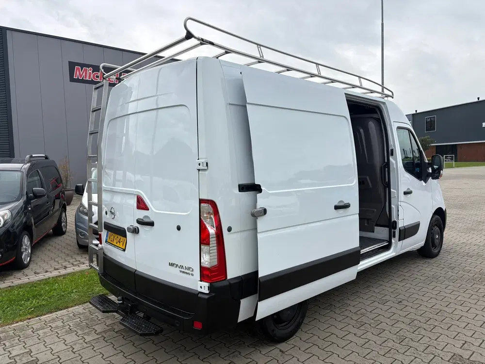 Opel Movano 2.3 Turbo L2H2 Navigatie Airco uit 2020, foto 2