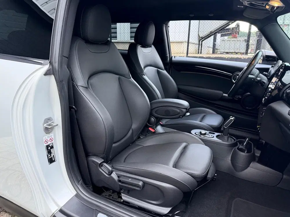 Mini Electric Classic 33 kWh uit 2022, foto 14