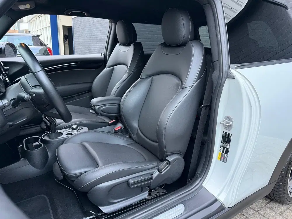 Mini Electric Classic 33 kWh uit 2022, foto 6
