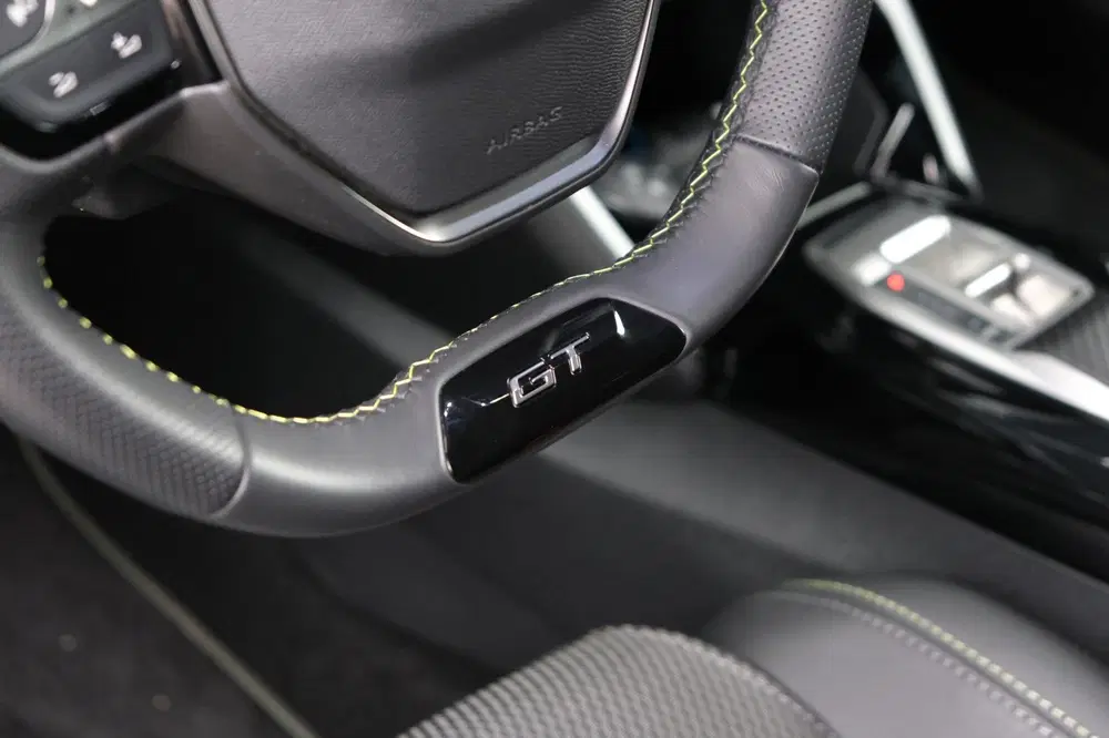 Peugeot 2008 1.2 PureTech 130 GT uit 2023, foto 14