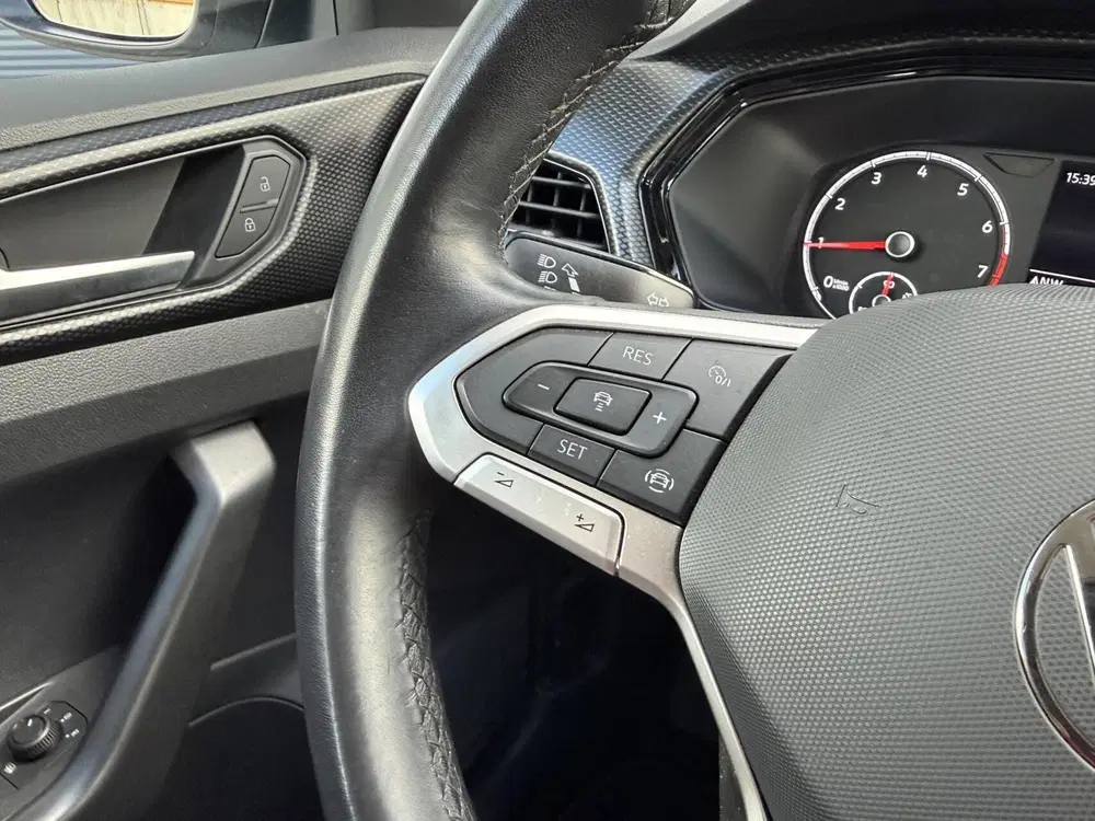 Volkswagen T-Cross 1.0 TSI Life uit 2023, foto 10