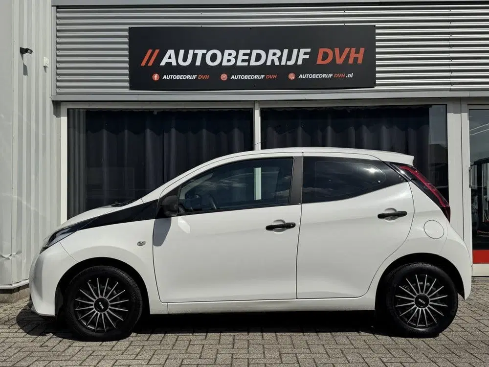 Toyota Aygo 1.0 VVT-i x-fun uit 2019, foto 2