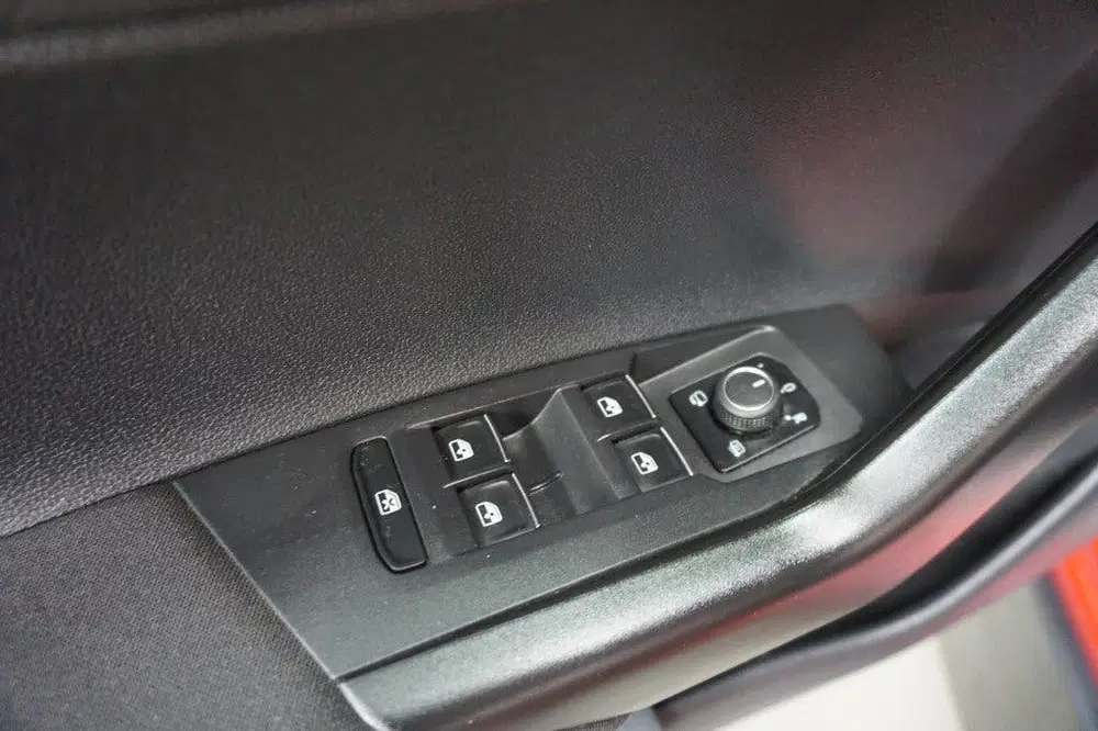 Volkswagen Polo 1.0 TSI R-LINE APPLE CARPLAY CLIMA SFEERVE uit 2021, foto 11