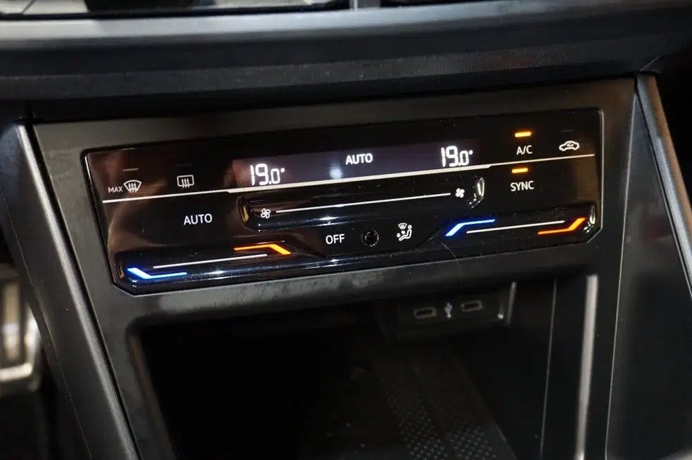 Volkswagen Polo 1.0 TSI R-LINE APPLE CARPLAY CLIMA SFEERVE uit 2021, foto 12