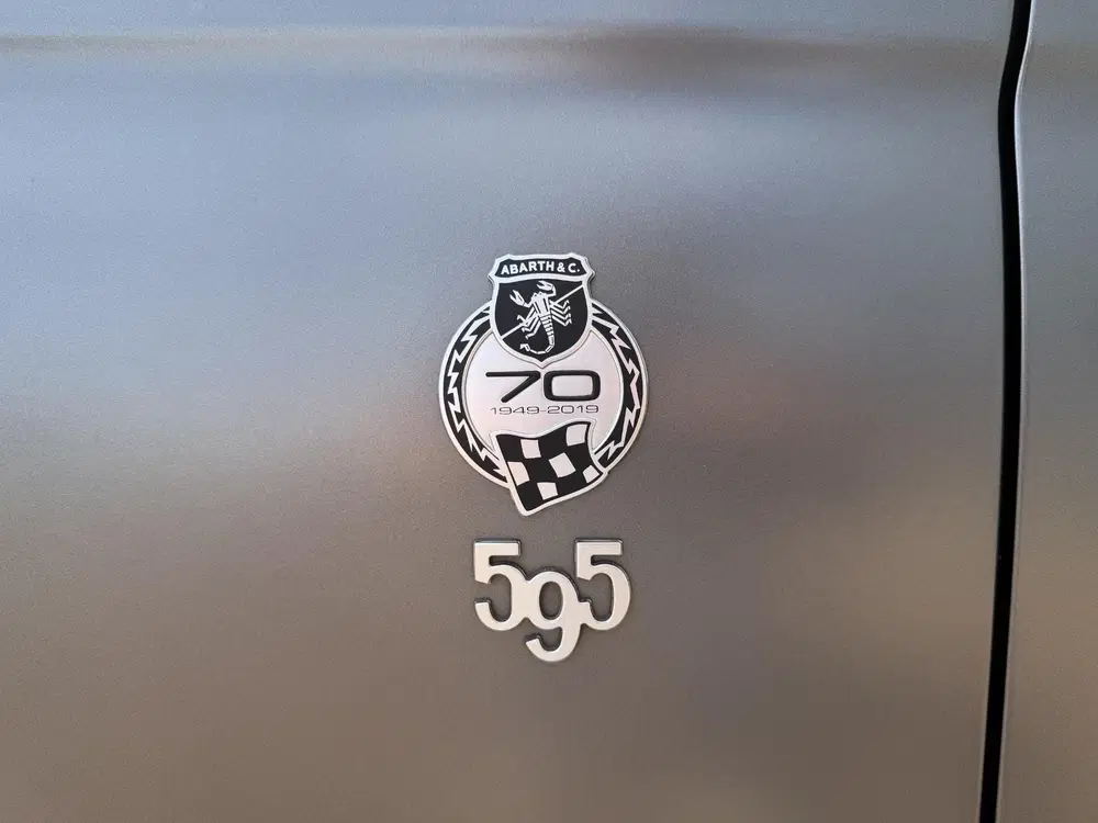 Abarth 595 1.4 T-Jet Competizione 70th Anniversary BE uit 2019, foto 10