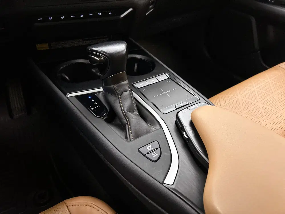 Lexus UX 250h AWD Executive Line + President Pack uit 2022, foto 15