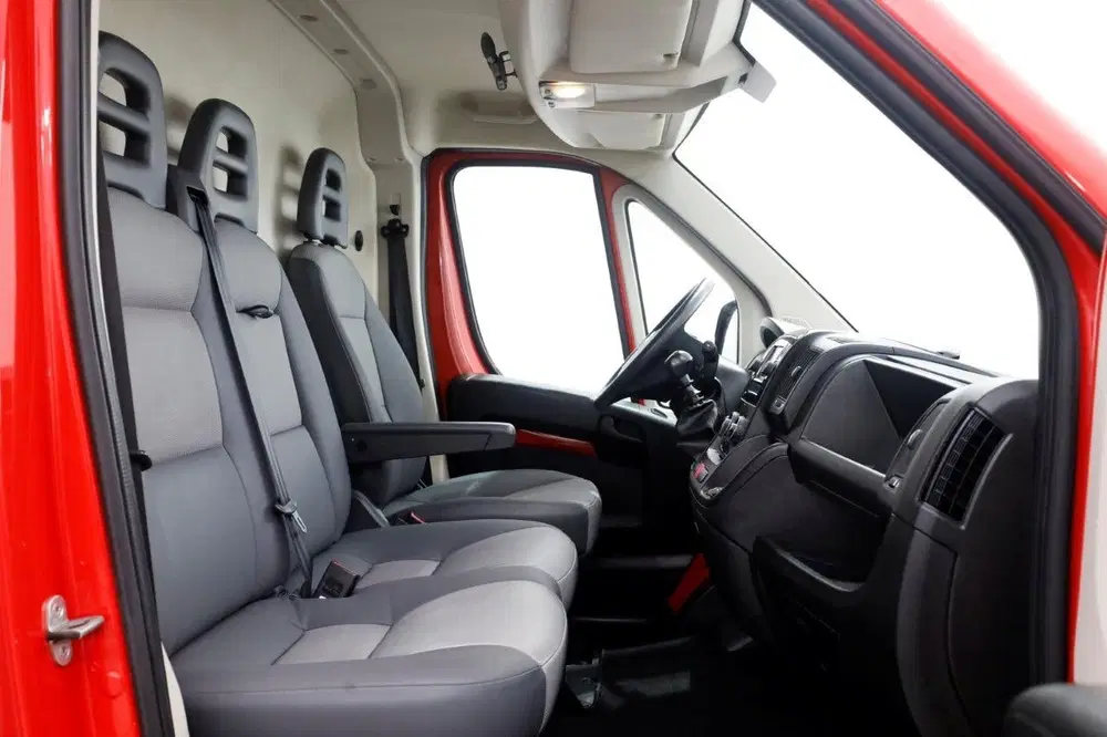 Citroën Jumper 2.2 BlueHDi 120pk L1H1 Club Airco uit 2021, foto 3