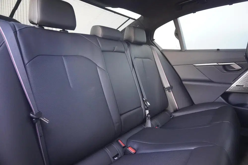 BMW M5 Sedan uit 2026, foto 10