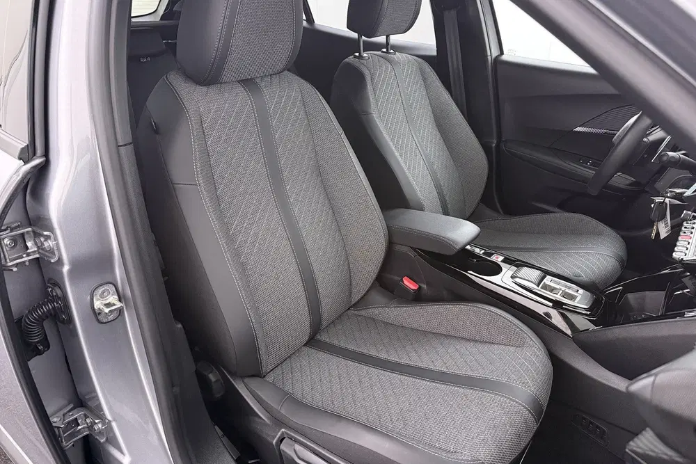 Peugeot 2008 Allure Hybrid 145 PK Aut. Half-Leder Carpl uit 2025, foto 14