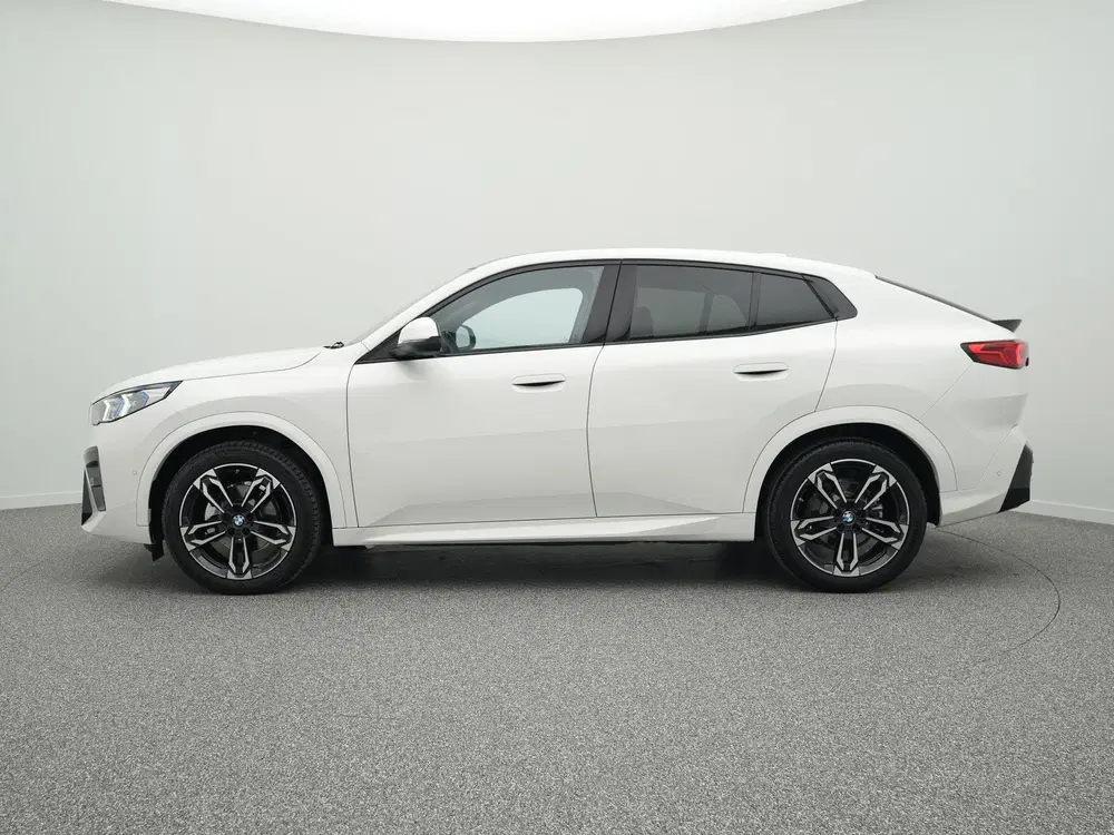 BMW iX2 eDrive20 M Sport uit 2025, foto 12
