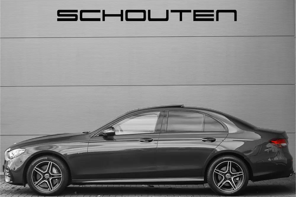 Mercedes-Benz E-Klasse 300 e AMG Line Night Pano Burmester A uit 2021, foto 11